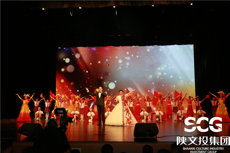 殷秀梅、王泽南、清涧县文工团、国舞艺林艺术培训中心演唱歌曲《回声》