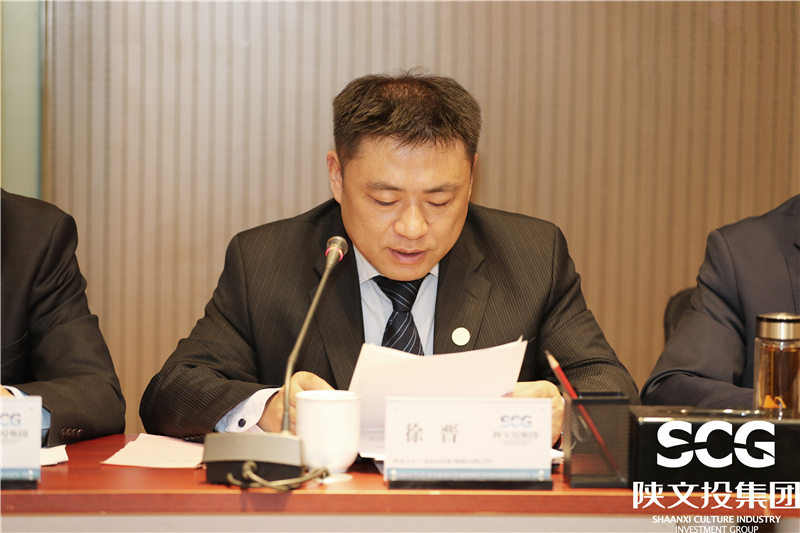 集团副总经理徐晋宣读表彰文件